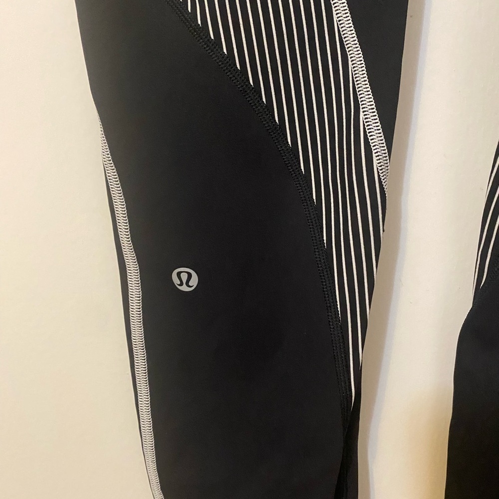 Lululemon Athletica Chanel Your Energy Tight Size 4 - Picture 5 of 7